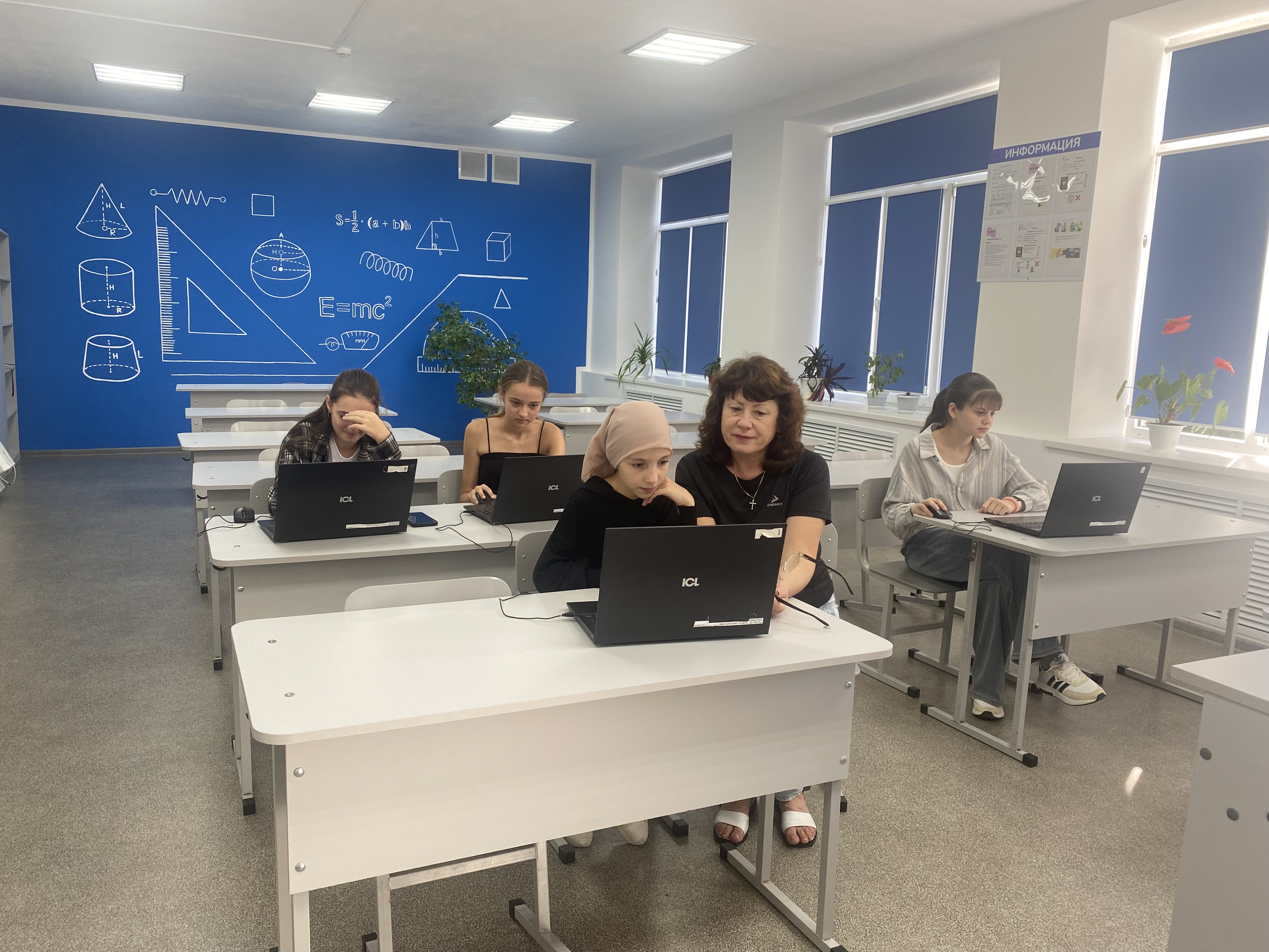 Очередной мегапроект зреет в умах воспитанников творческого объединения «Основы исследовательской деятельности» Очередной мегапроект зреет в умах воспитанников творческого объединения «Основы исследовательской деятельности»